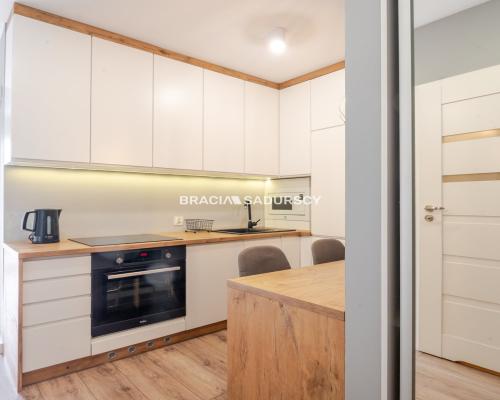 Komfortowo urządzone mieszkanie (taras i parking)