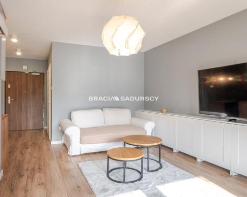 Komfortowo urządzone mieszkanie (taras i parking)