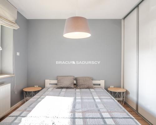 Komfortowo urządzone mieszkanie (taras i parking)