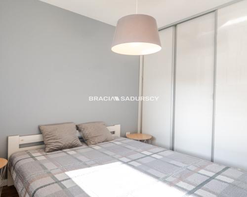 Komfortowo urządzone mieszkanie (taras i parking)