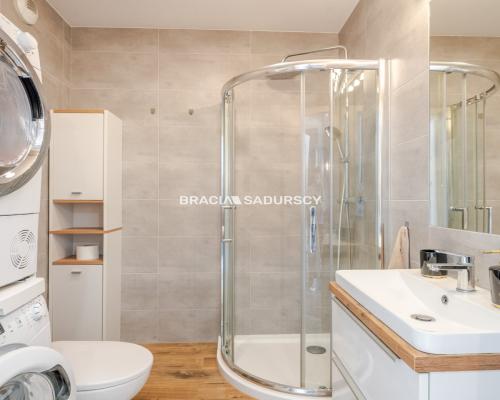 Komfortowo urządzone mieszkanie (taras i parking)