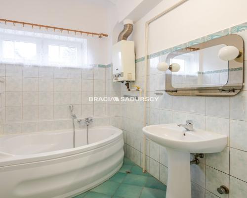 POŁOWA DOMU Z WŁASNYM OGRÓDKIEM