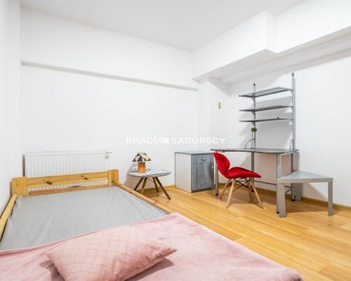 Lokal mieszkalno-usługowy w centrum.