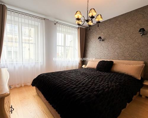 Przestronne 106m przy Rynku, ochrona 24/7, parking