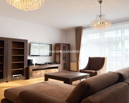 Przestronne 106m przy Rynku, ochrona 24/7, parking