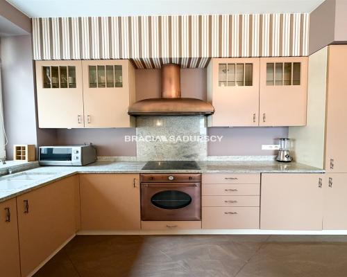 Przestronne 106m przy Rynku, ochrona 24/7, parking