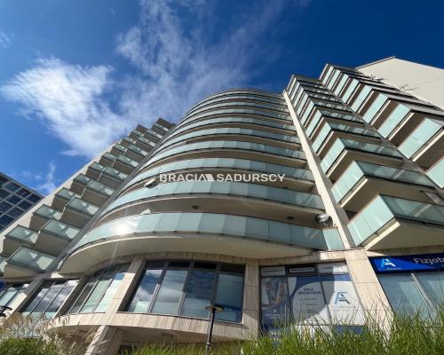 3 pok. oddzielne sypialnie, 2 balkony + duży salon