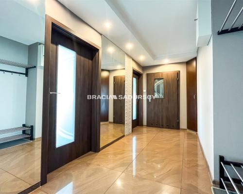 3 pok. oddzielne sypialnie, 2 balkony + duży salon