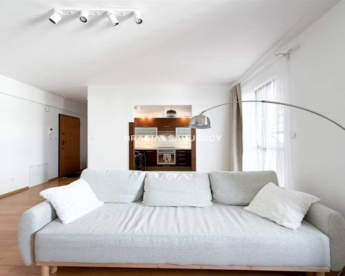 2 pok, duży balkon, osoba kuchnia, parking, tv ENG