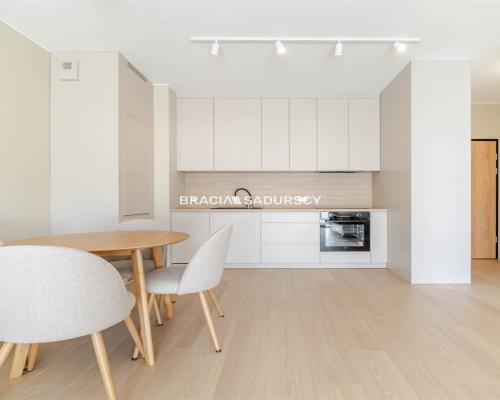 Cieszyńska, miejsce parkingowe, Wysoki Standard