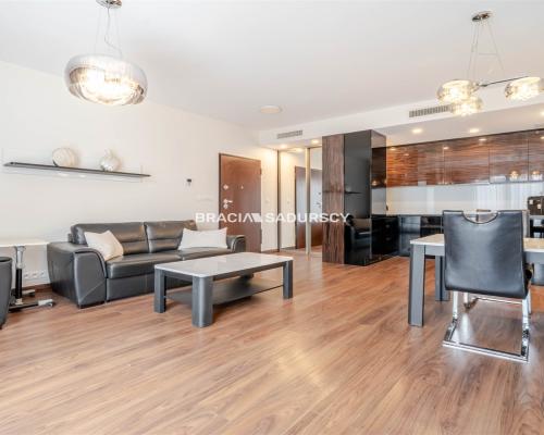 Wygodny elegancki apartament w centrum.