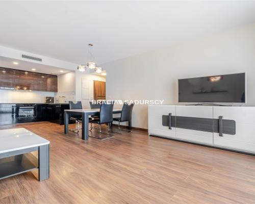 Wygodny elegancki apartament w centrum.