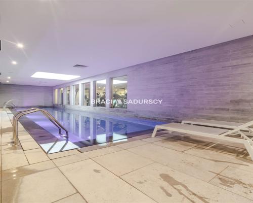 Wygodny elegancki apartament w centrum.