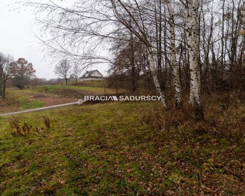 PODSTOLICE - GMINA WIELICZKA   
 
Oferujemy do sprzedaży przepięknie położoną , na terenie pełnym zieleni działkę o powierzchni