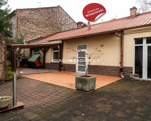 Działka z dwoma domami. Idzikowskiego.