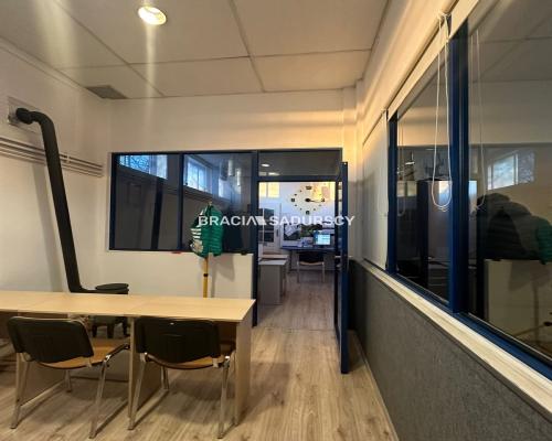 ZDJĘCIA W OGŁOSZENIU NALEŻĄ DO WŁAŚCICIELA OFERTY   

    
Nieruchomość o powierzchni 29 ara, zabudowana pawilonem handlowym or