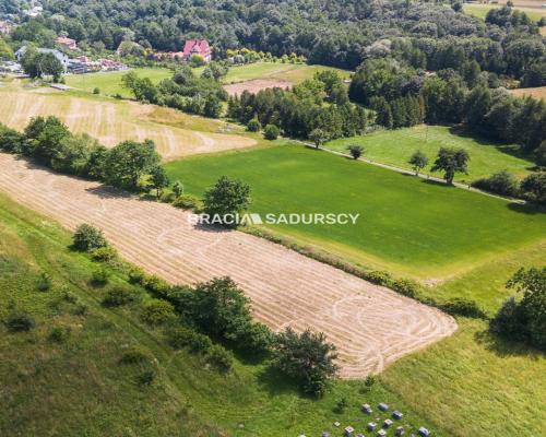 Bardzo atrakcyjna działka budowlana w Wiśniowej