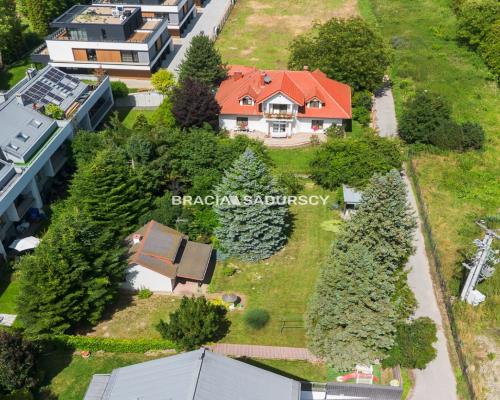 Atrakcyjna działka 9 arowa na Woli Justowskiej