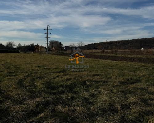 Rusicice, gm. Czernichów. 27 ar w zielonej okolicy