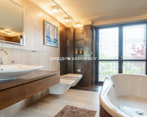 ZADBANY,WYSOKI STANDARD DOM OK 230 M2