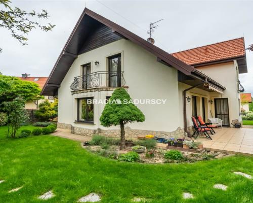 ZADBANY,WYSOKI STANDARD DOM OK 230 M2