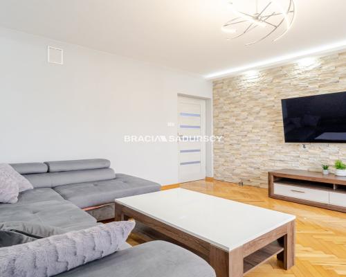 ATRAKCYJNY DOM W ZNAKOMITEJ LOKALIZACJI