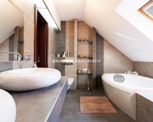 Piękny, klimatyczny dom  w doskonałej lokalizacji