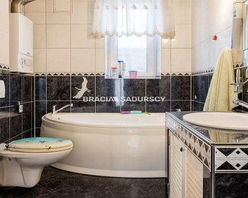 SWOSZOWICE, DOM W ZABUDOWIE BLIŹNIACZEJ, 3 POK