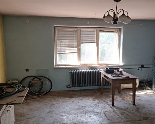 Budynek z lat 70-tych w Targowisku gm.Kłaj