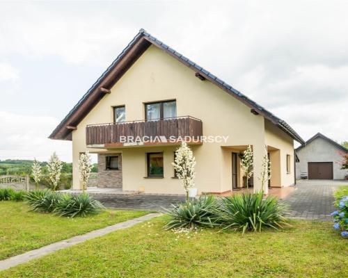 Dom wolnostojący gotowy do zamieszkania