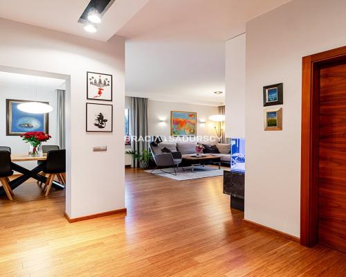 Dom za wzgórzu, widok na Kraków, 4 sypialnie