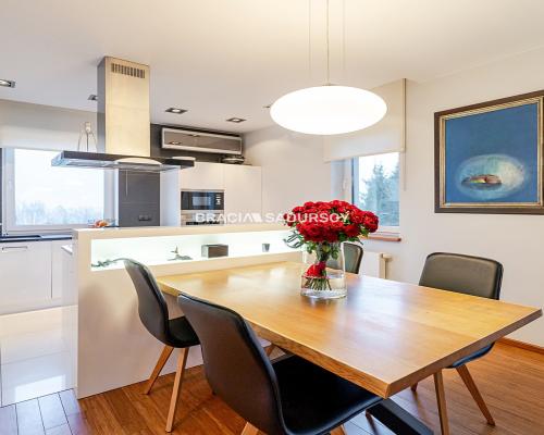 Dom za wzgórzu, widok na Kraków, 4 sypialnie