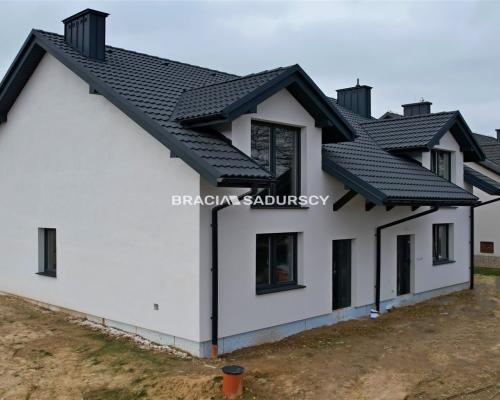 Konary, gm. Mogilany. Nowo wybudowany dom