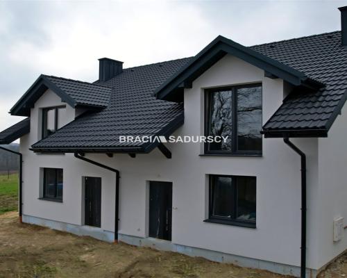 Konary, gm. Mogilany. Nowo wybudowany dom