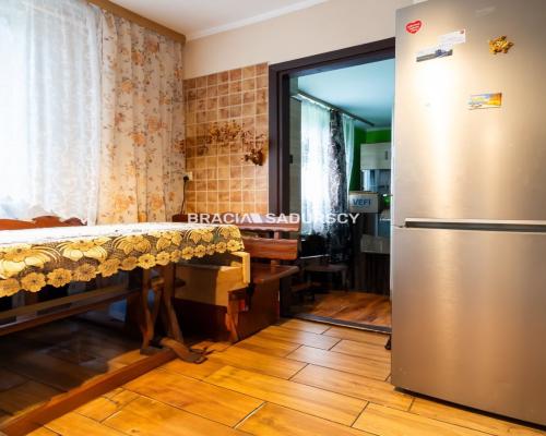 Duża działka z domem do remontu