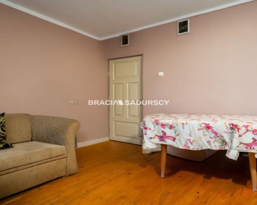 Duża działka z domem do remontu