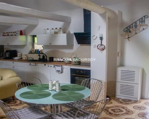 Chronów, gm. Bochnia. Klimatyczny dom z bali