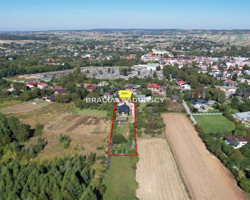 Biuro Nieruchomości Bracia Sadurscy prezentuje na sprzedaż nowoczesny, energooszędny dom wolnostojący o wysokim standardzie wyk