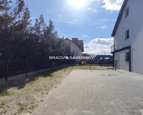 Mam przyjemność zaoferować Państwu mieszkanie w domu typu bliźniak w pięknej, cichej okolicy w miejscowości Borek Szlachecki po