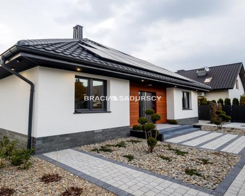 Kraków. Dom z basenem.