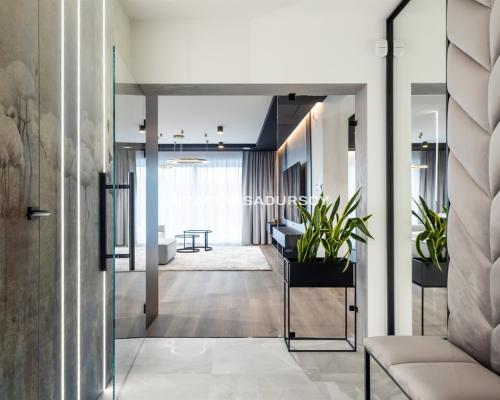 Kraków. Dom z basenem.