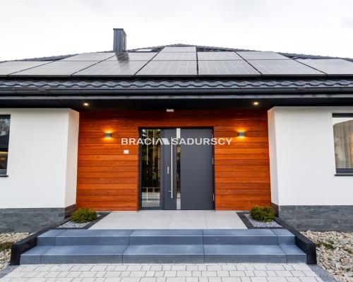 Kraków. Dom z basenem.