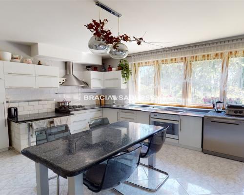 Dom mieszkalny, trzykondygnacyjny