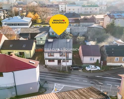 DOM Z OGRODEM I GARAŻEM - SKAŁA K. KRAKOWA  

 Na sprzedaż dom jednorodzinny o powierzchni ok. 150 m&sup2; z wysokim poddaszem