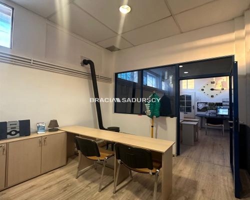 ZDJĘCIA W OGŁOSZENIU NALEŻĄ DO WŁAŚCICIELA OFERTY  
 
Nieruchomość o powierzchni 29 ara, zabudowana pawilonem handlowym oraz po