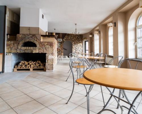 Usługowo-mieszkalny w centrum z własnym parkingiem