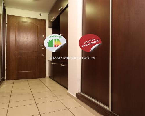 Lokal o pow. 45 m 2  blisko centrum i krakowskich uczelni    

  Oferujemy na sprzedaż lokal użytkowy o powierzchni 45 m&sup2;,