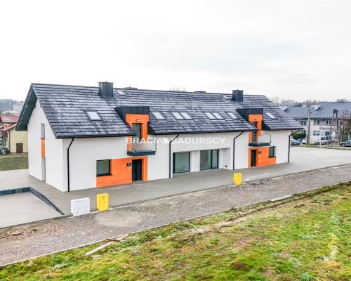 Lokal handlowo-usługowy / biurowy do wynajęcia - Skała, woj. małopolskie  

 Do wynajęcia atrakcyjny  lokal handlowo-usługowy l