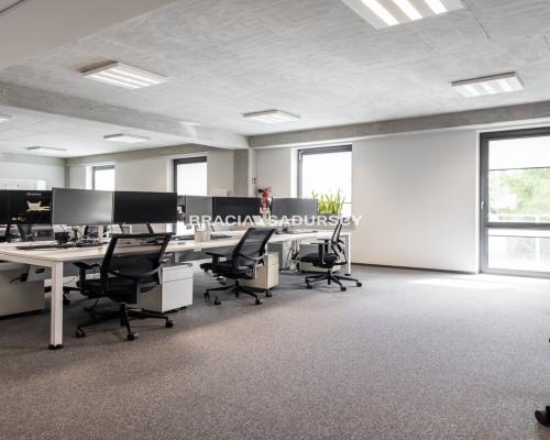 Biurowiec obok Galerii krakowskiej w Krakowie