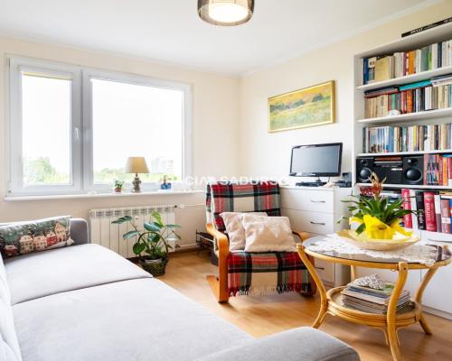 ZADBANE, SŁONECZNE 3-POKOJOWE Z ODDZIELNĄ KUCHNIĄ